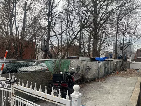 1449 Needham Ave, New York, NY 10469