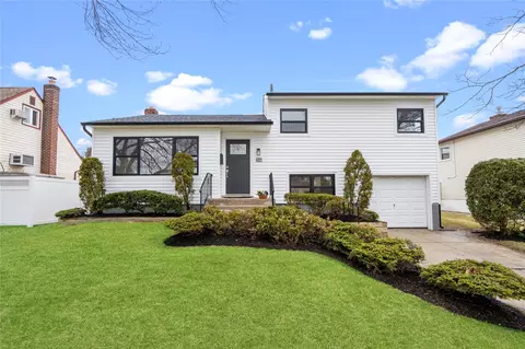 4005 Demont Rd, Seaford, NY 11783