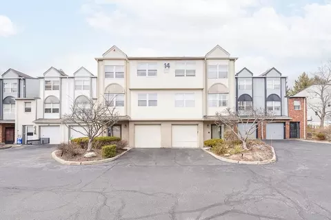 24 Wyndham Ct, Clarkstown, NY 10954