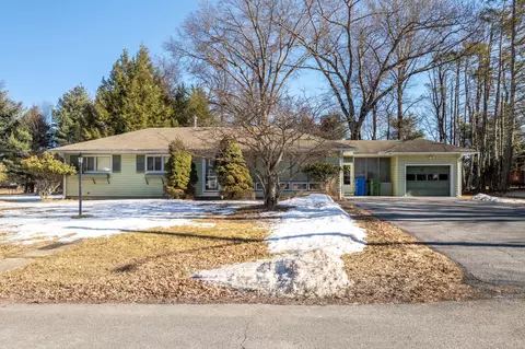 6 Thomas Jefferson Pl, Middletown, NY 10940