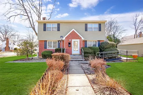 36 Butler Pl, Hempstead, NY 11550