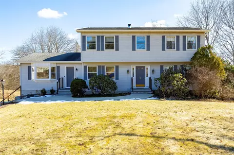 3 Vervalen Dr, La Grange, NY 12603