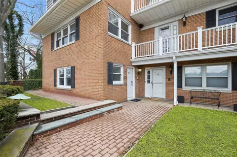 1074 Boston Post Rd, Rye, NY 10580