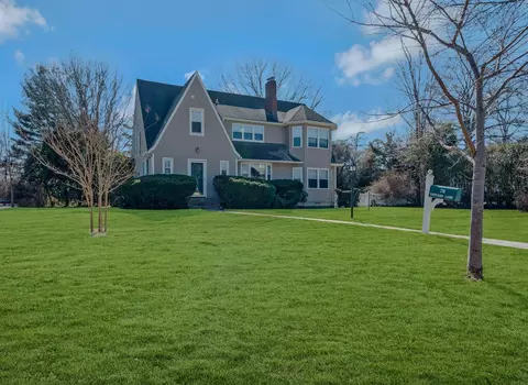 76 Tanyard Ln, Huntington, NY 11743