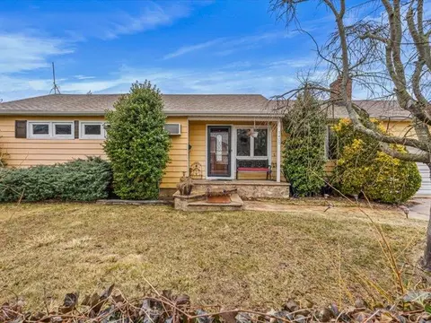 3400 Parkway Dr, Baldwin, NY 11510