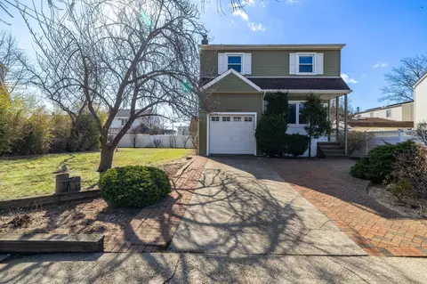 325 Weidner Ave, Oceanside, NY 11572
