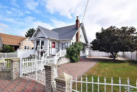 43 James St, Franklin Square, NY 11010