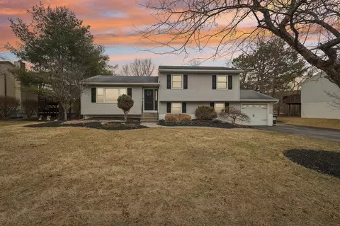 18 Belvoir Dr, Washingtonville, NY 10992