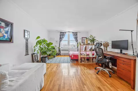 50-22 40th St #6C, New York, NY 11104