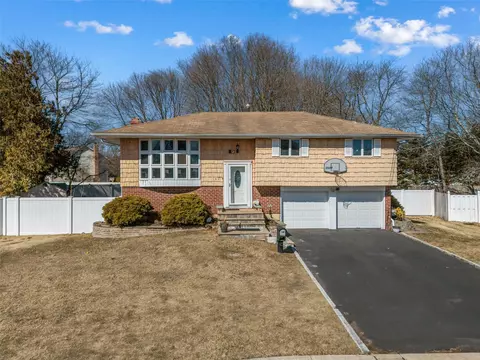 163 Albany St, Deer Park, NY 11729