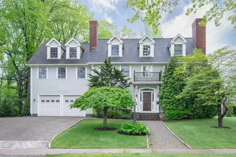 6 Hazen St, Pelham, NY 10803