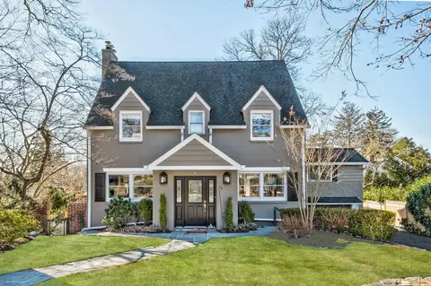 31 Mitchell Rd, North Hempstead, NY 11050