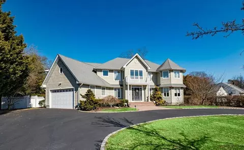 115 Widgeon Ct, Great River, NY 11739