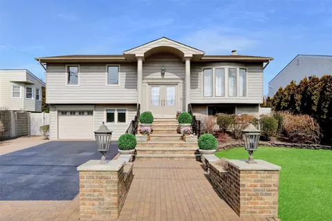 1673 N Gate, Merrick, NY 11566