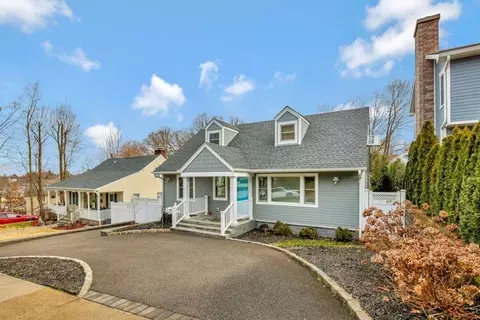97 Summers St, Oyster Bay, NY 11771