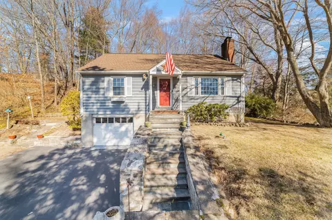 21 Woodfield Rd, Katonah, NY 10536