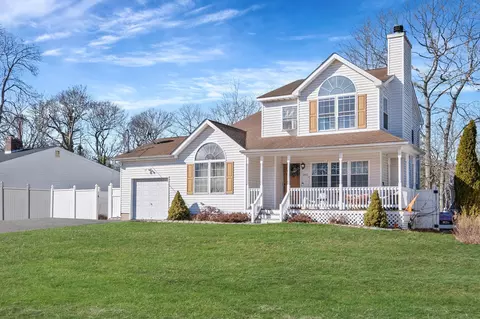 161 Parkview Dr, Shirley, NY 11967