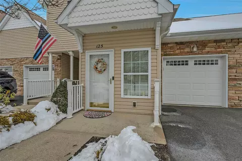 125 Pond Cir #125, Mount Sinai, NY 11766