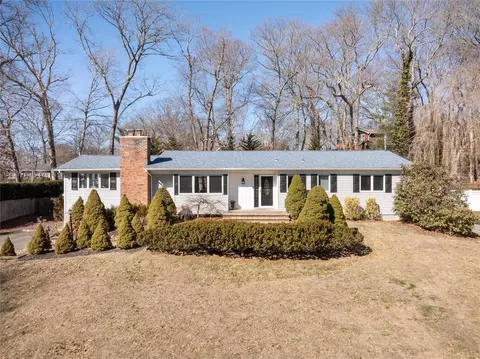 11 Pleasant Dr, Setauket, NY 11733