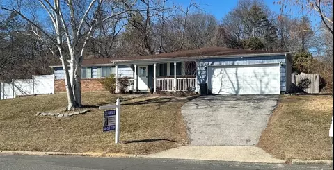 106 University Heights Dr, Stony Brook, NY 11790