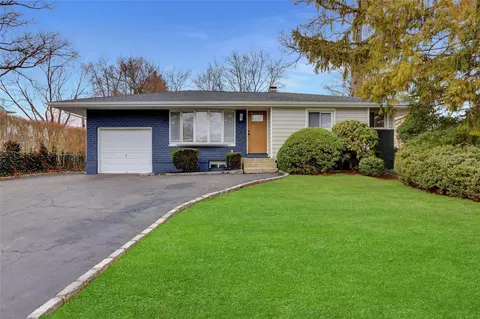 1 Donna Ln, Commack, NY 11725