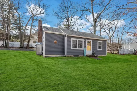 22 Arlington Ter, Lake Grove, NY 11755