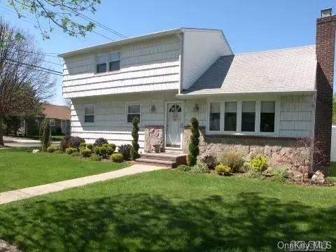 238 Nevada St, Hicksville, NY 11801