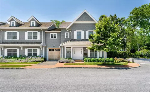 101 Hill St #8, Southampton, NY 11968