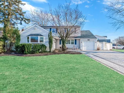 1019 Olympia Rd, North Bellmore, NY 11710