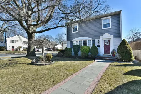 460 Old Country Rd, Garden City, NY 11530