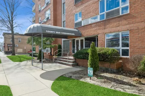 205 Mineola Blvd #3H, North Hempstead, NY 11501