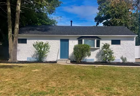 25 Tamarack St, Central Islip, NY 11722