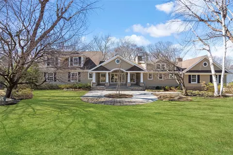 41 Harbor Acres Rd, North Hempstead, NY 11050