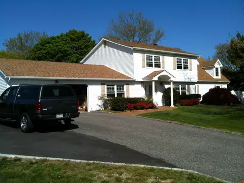 15 Ross Ln, Mount Sinai, NY 11766