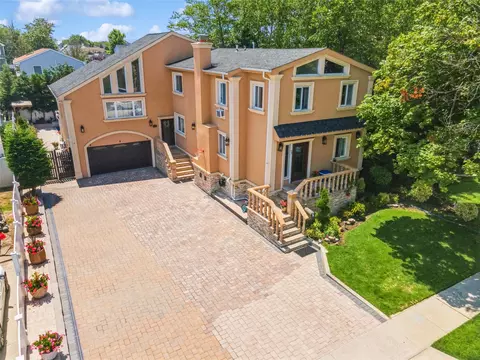 35 Franklin St, East Rockaway, NY 11518