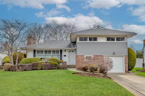 719 Richmond Rd, East Meadow, NY 11554