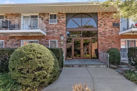 1 Toms Point Lane Bldg Apt 8 Ln #16J, North Hempstead, NY 11050