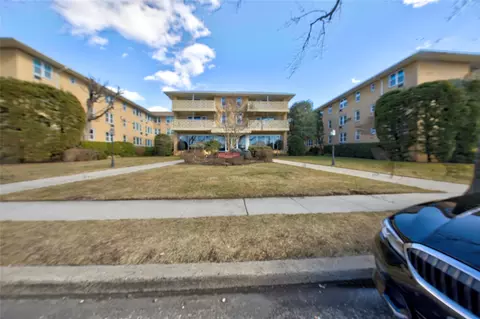 490 Atlantic Ave #228, East Rockaway, NY 11518