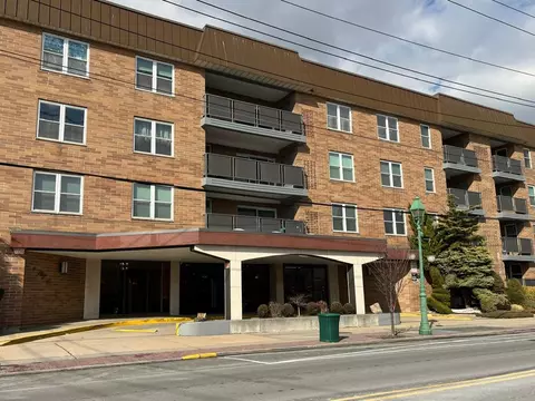 360 Central Ave #418, Lawrence, NY 11559