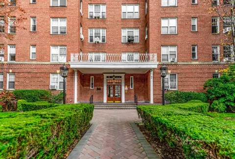 68-37 108th St #3E, New York, NY 11375