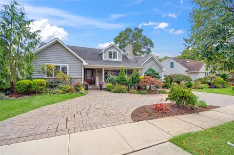 2126 Cayuga Dr, Merrick, NY 11566
