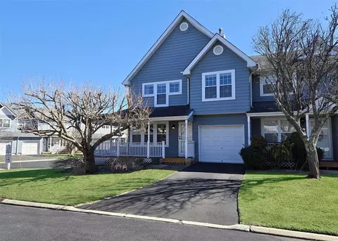 78 Sprucewood Blvd, Central Islip, NY 11722
