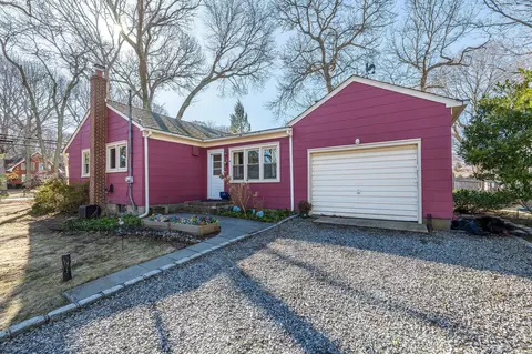 45 Smith Dr N, Southold, NY 11971
