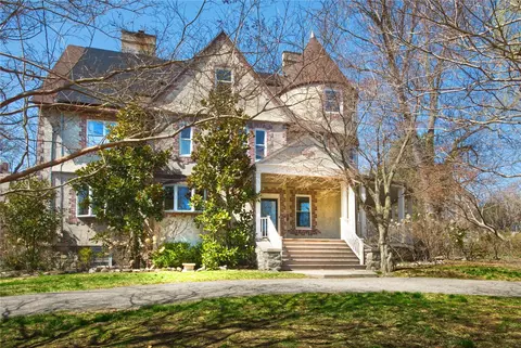 96 Calton Rd, New Rochelle, NY 10804