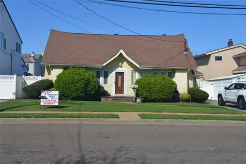 274 Bedell St, Freeport, NY 11520