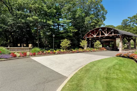 254 Hamlet Dr #254, Jericho, NY 11753