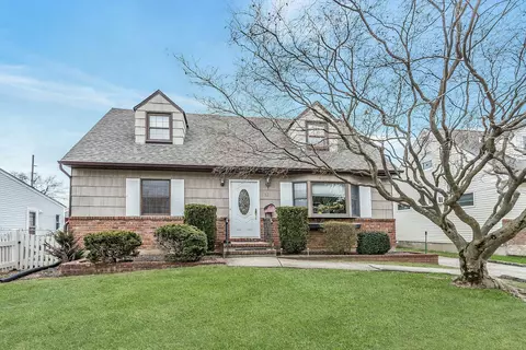 32 Georgia St, East Northport, NY 11731