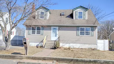 51 N Clinton Ave, Patchogue, NY 11772