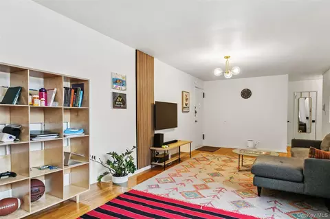180 Van Cortlandt Park S #6J, New York, NY 10463