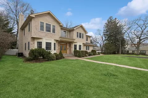 60 Spring Hill Rd, North Hempstead, NY 11577